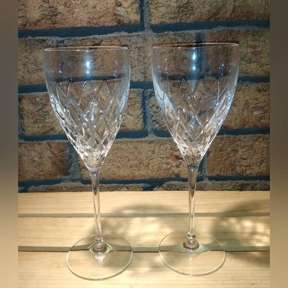 Waterford Pair of Crosslake Long Stem Wine Glasses. Excellent Condition.